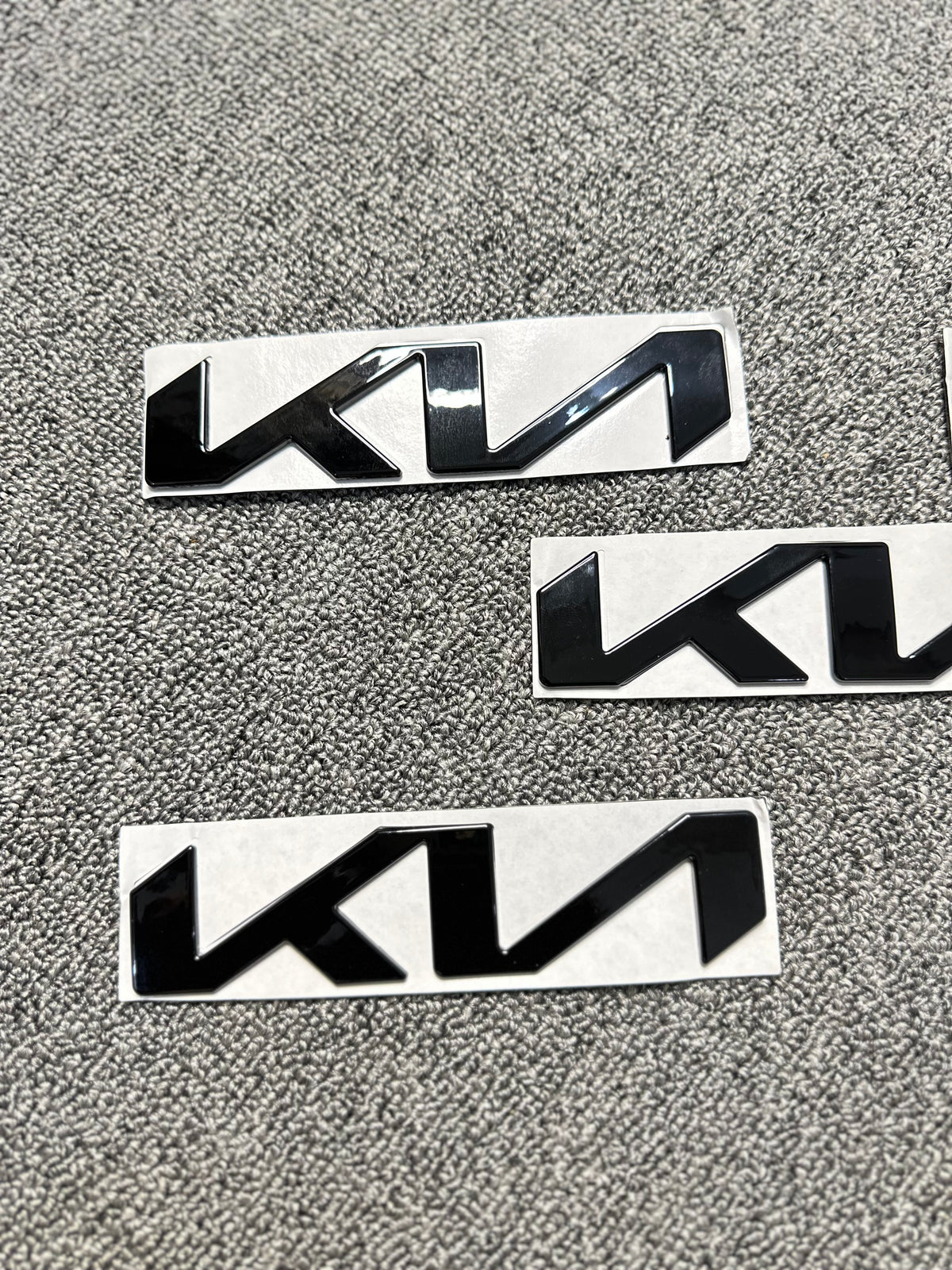 Glossy black Front logo emblems for kia seltos , sonet etc