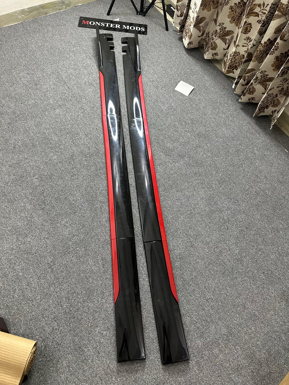 200 cm universal side skirts with red ascents | fits on all cars