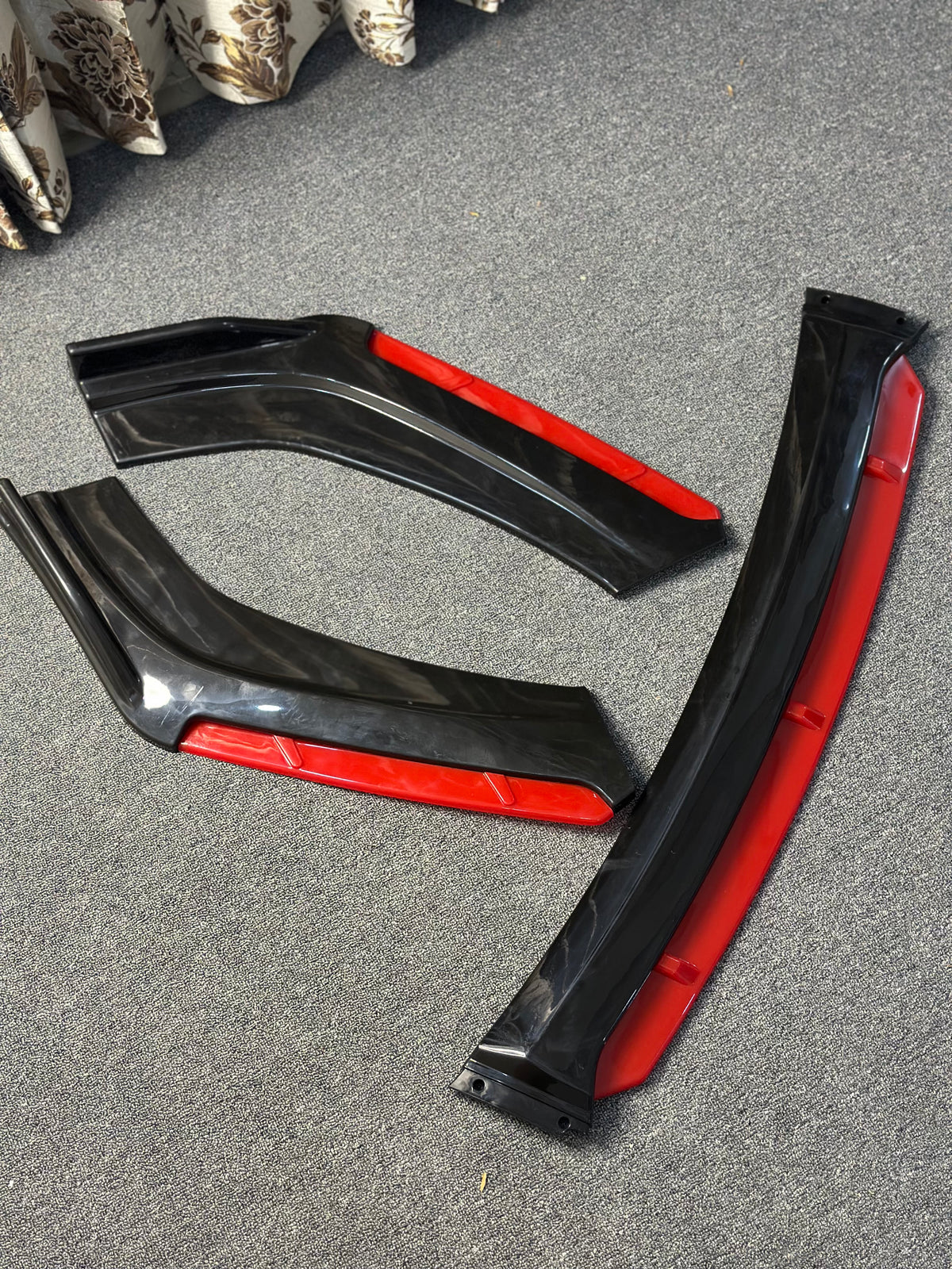 Universal Red Lip Splitter | 6-Piece Red Accent Design