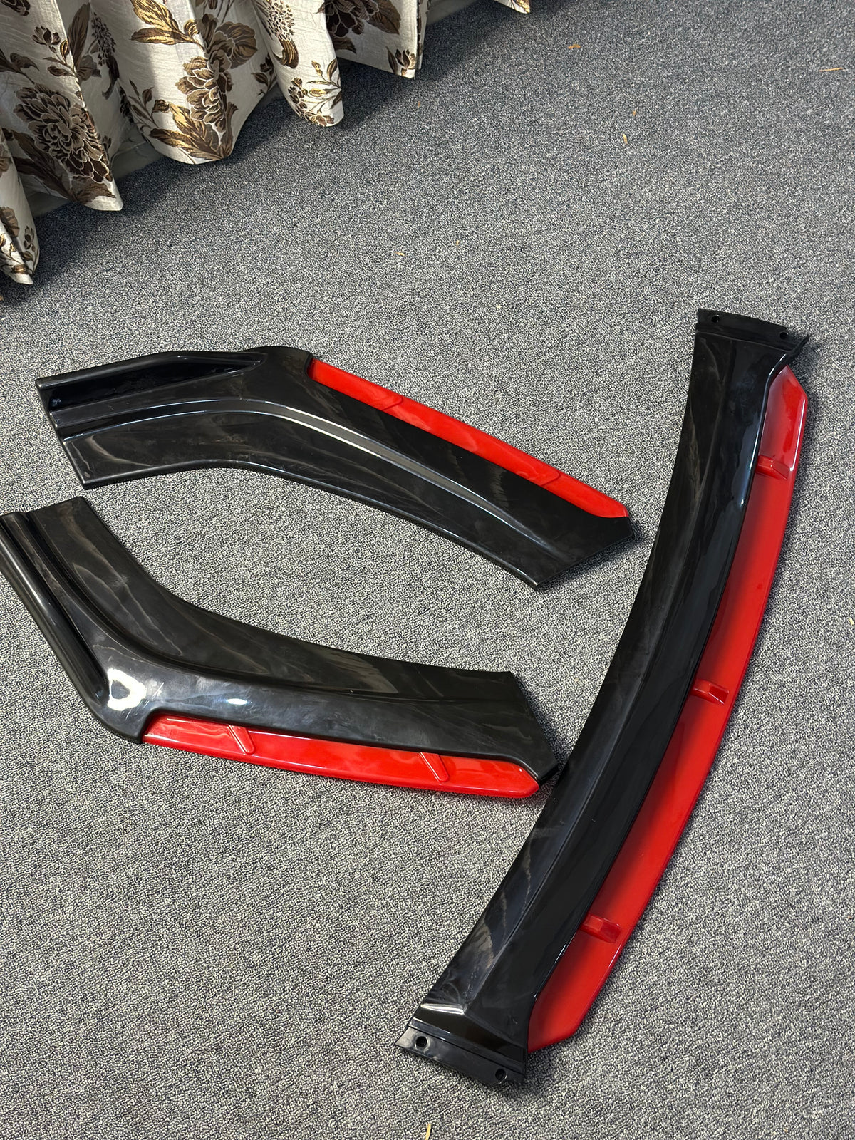 Universal Red Lip Splitter | 6-Piece Red Accent Design